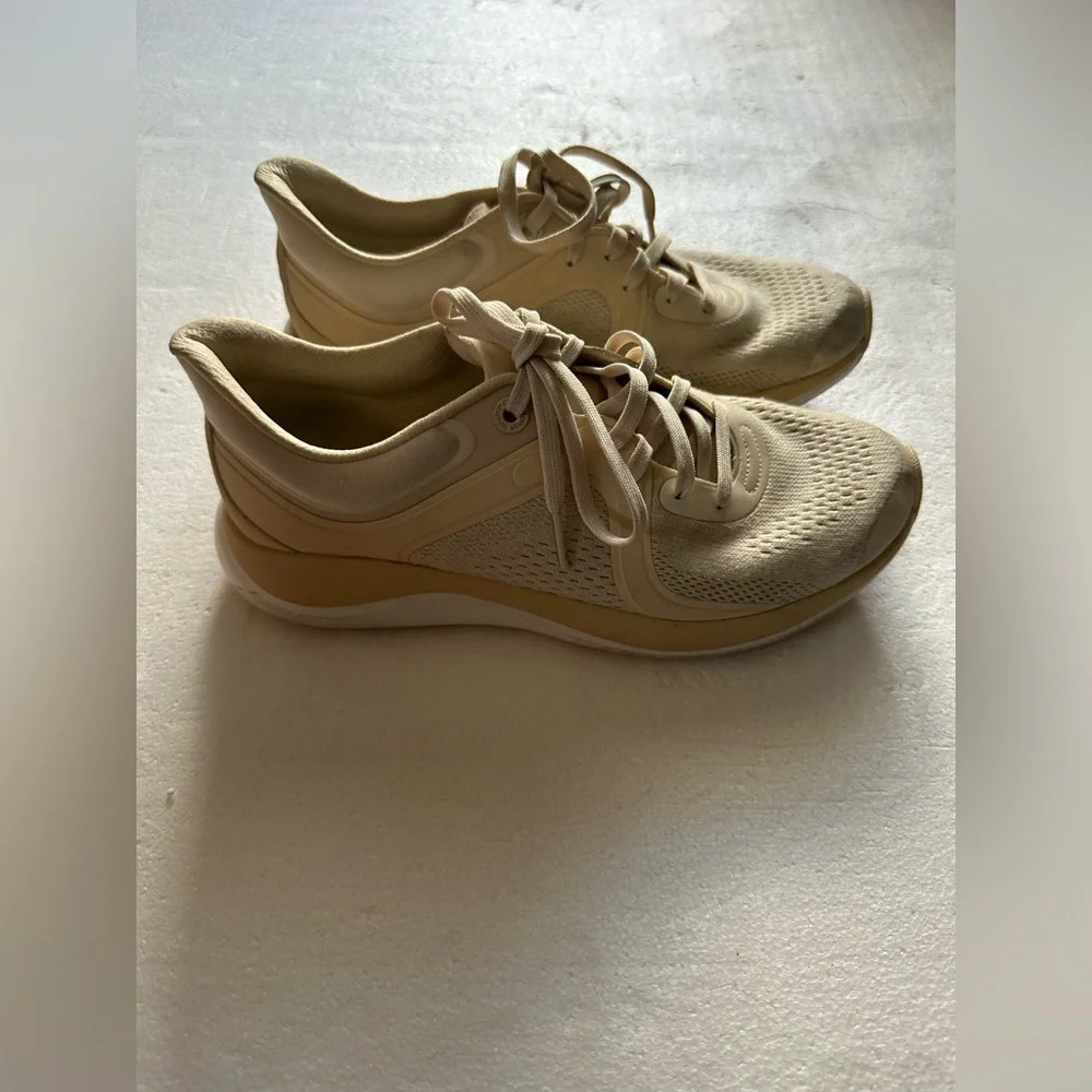 Lululemon Blissfeel Womens Running Shoe‎